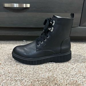 NEW Le Chateau Ankle Boots